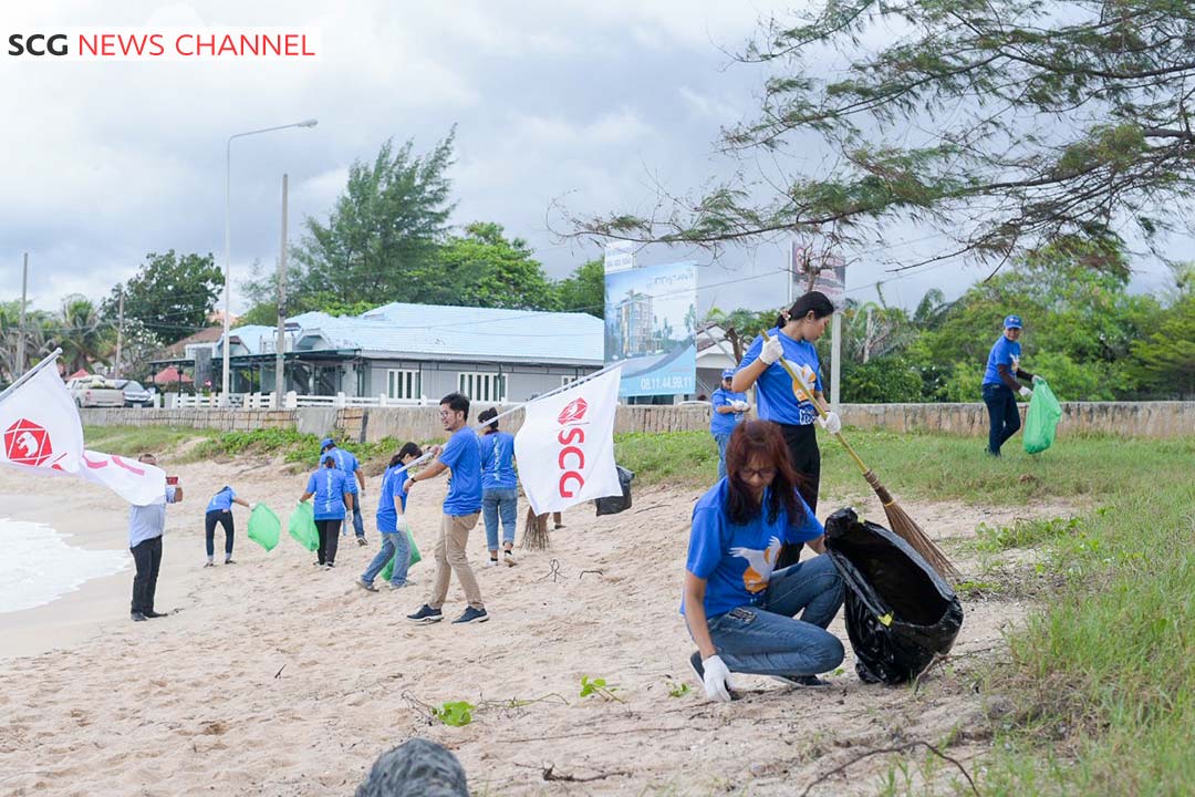 จิตอาสากว่า 4500 คน ร่วมเก็บขยะชายหาด