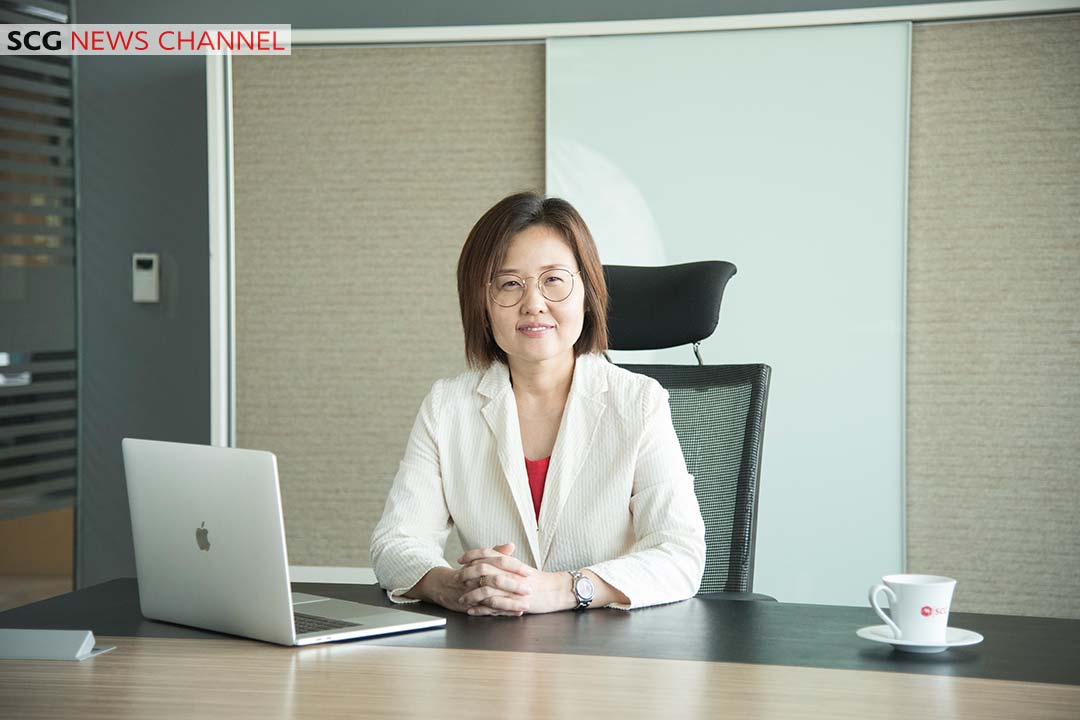 นางสาวปรวรรณ มหัทธนะสุข Customer and Brand Management Director ธุรกิจซีเมนต์และผลิตภัณฑ์ก่อสร้าง เอสซีจี