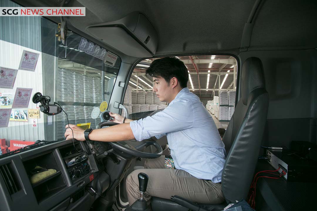 การติดตั้งอุปกรณ์ภายในรถ